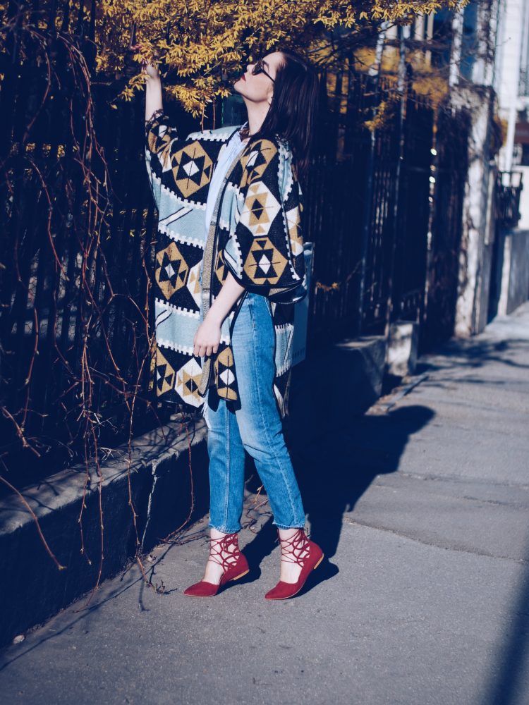 Red lace up flats and print cape - Andreea Birsan