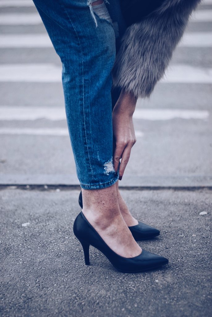 Black pumps, distrssed jeans by Andreea Birsan