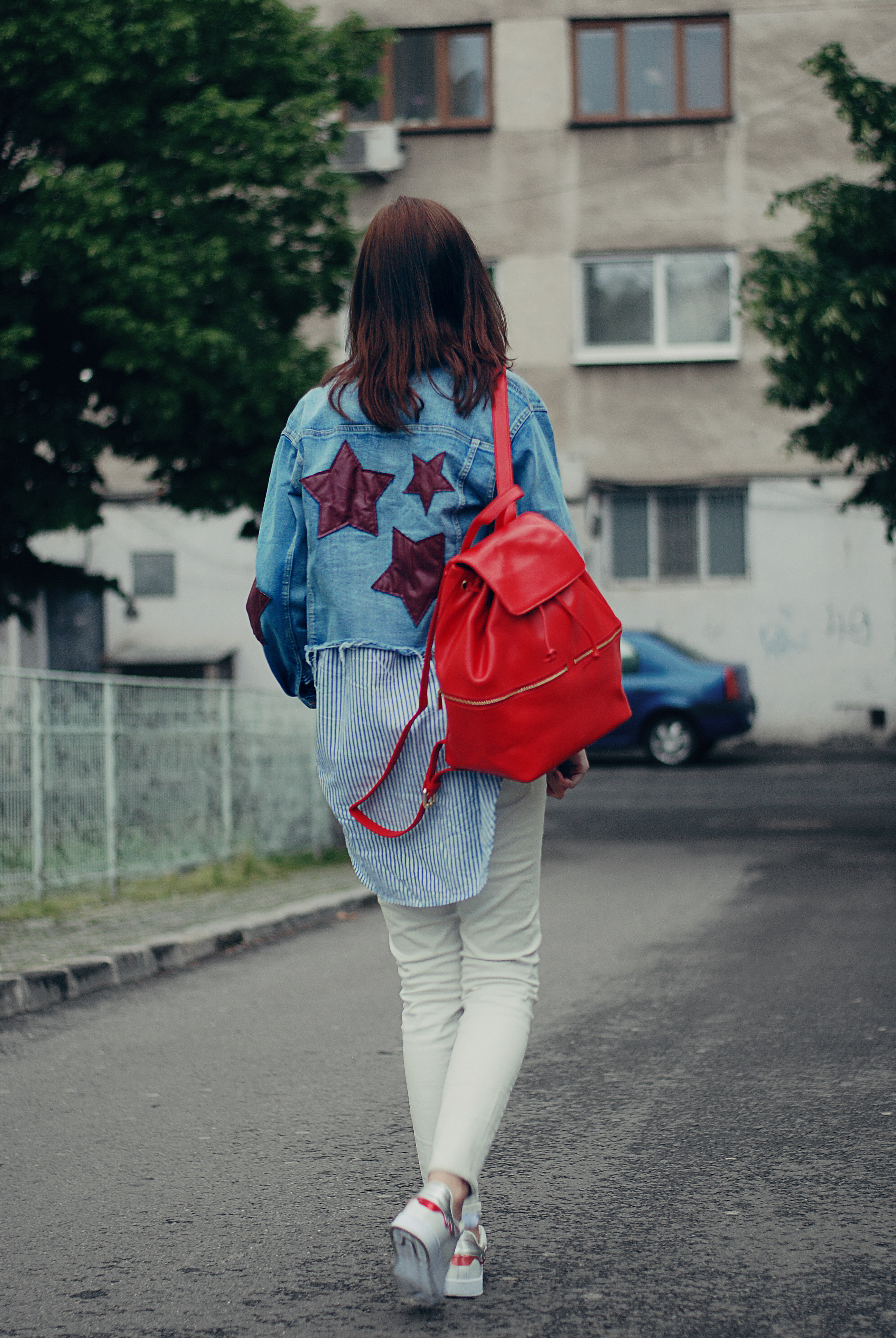 Denim jacket, striped shirt, white jeans, white sneakers, red backpack, spring outfit by Andreea Birsan