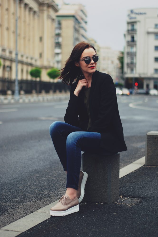 Jeans, black blazer, khaki tshirt, nude shoes, black leather bag, so real sunglasses, spring outfit by Andreea