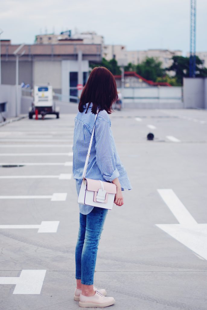 Striped shirt, distressed skinny jeans, color block crossbody bag, pink oxford shoes, so real sunglasses, spring outfit by Andreea Birsan.jpg