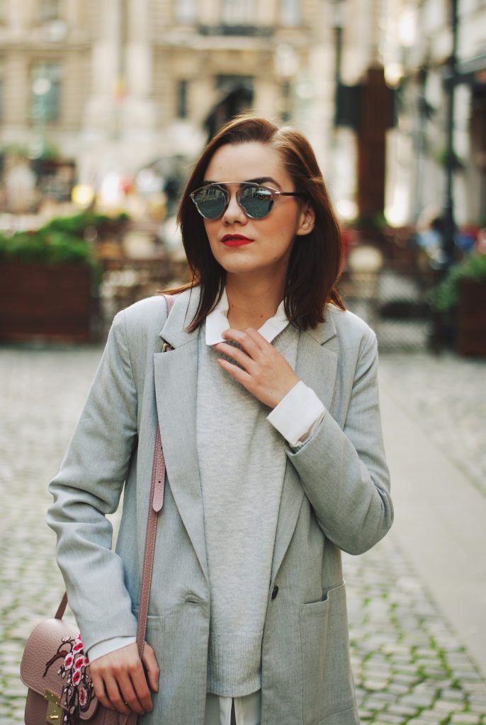 White shirt, grey pants trousers, grey sweater, grey coat, white sneakers, glitter socks, floral crossbody bag, all grey outfit for fall, Andreea Birsan