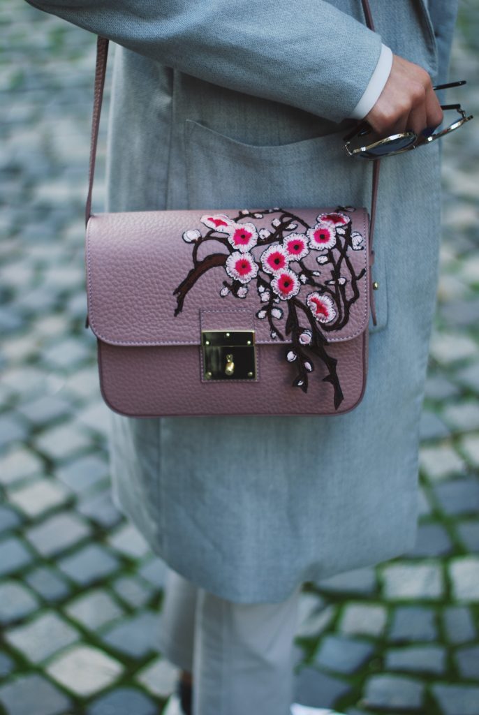 White shirt, grey pants trousers, grey sweater, grey coat, white sneakers, glitter socks, floral crossbody bag, all grey outfit for fall, Andreea Birsan