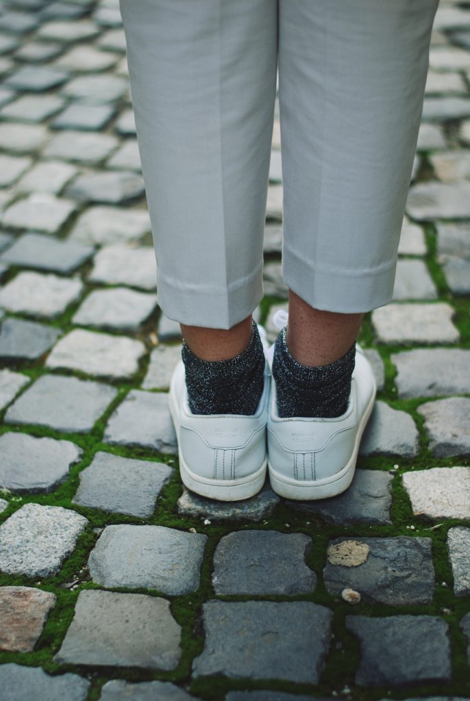 White shirt, grey pants trousers, grey sweater, grey coat, white sneakers, glitter socks, floral crossbody bag, all grey outfit for fall, Andreea Birsan